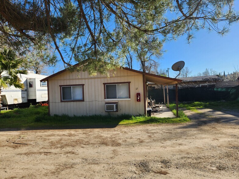 5725 Old Highway 53, Clearlake, CA à vendre - Photo du bâtiment - Image 2 de 8