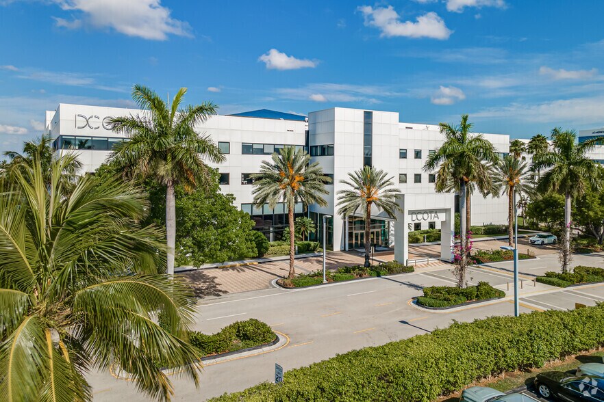 1855 Griffin Rd, Dania Beach, FL à louer - Photo du bâtiment - Image 2 de 27