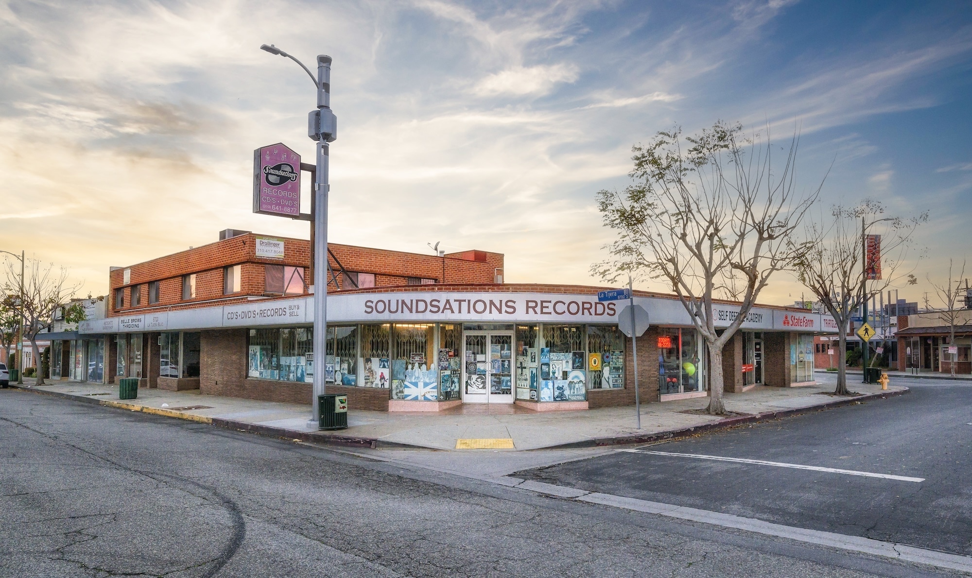8703-8709 La Tijera Blvd, Los Angeles, CA for lease Primary Photo- Image 1 of 5