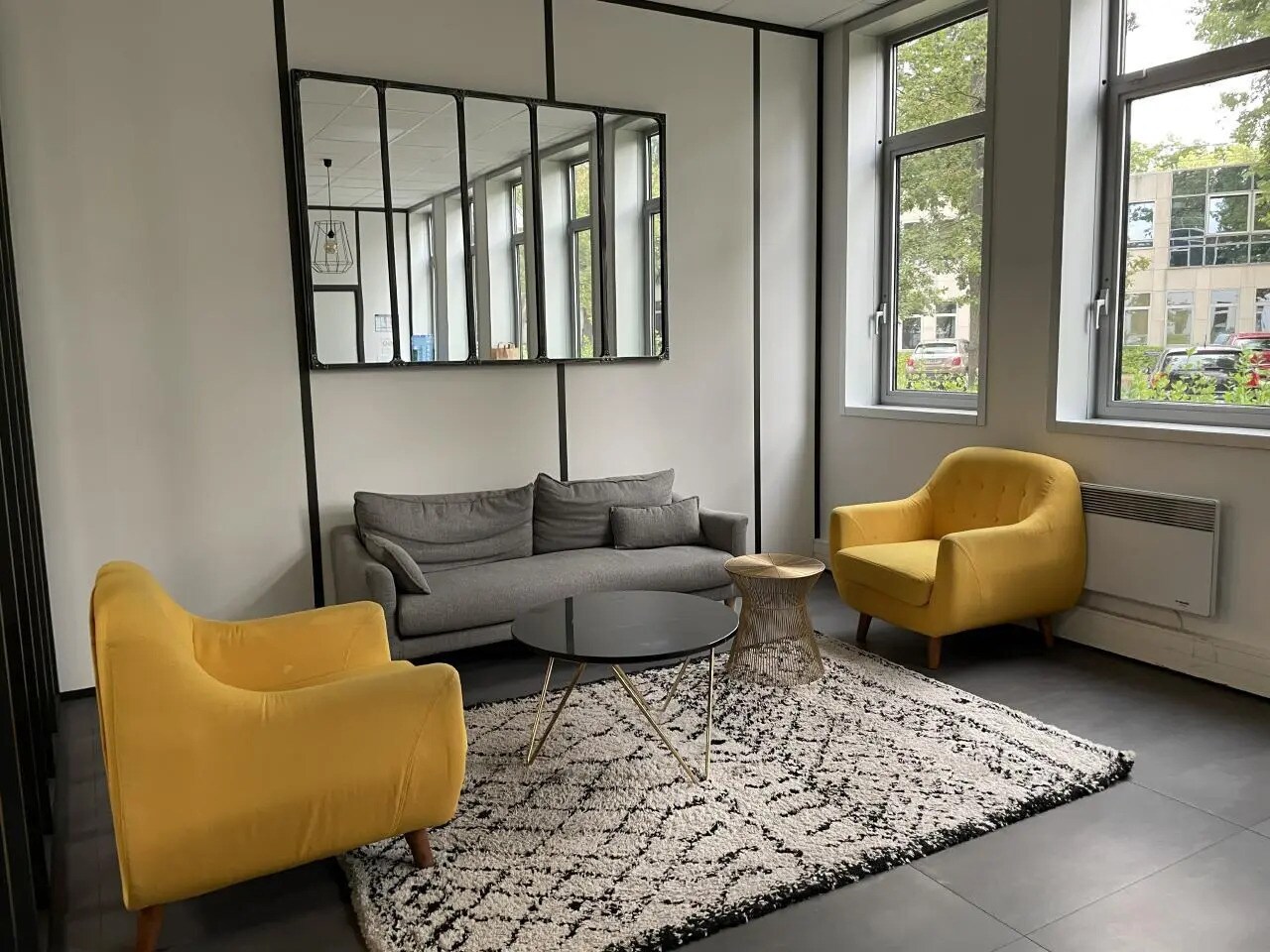 Office in Éragny for lease Interior Photo- Image 1 of 19