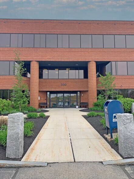 330 Borthwick Ave, Portsmouth, NH à louer - Photo du bâtiment - Image 3 de 4