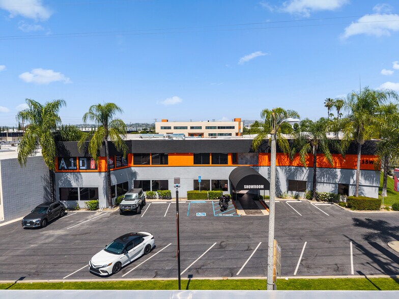 735 W Orangethorpe Ave, Placentia, CA à vendre - Photo du bâtiment - Image 2 de 20