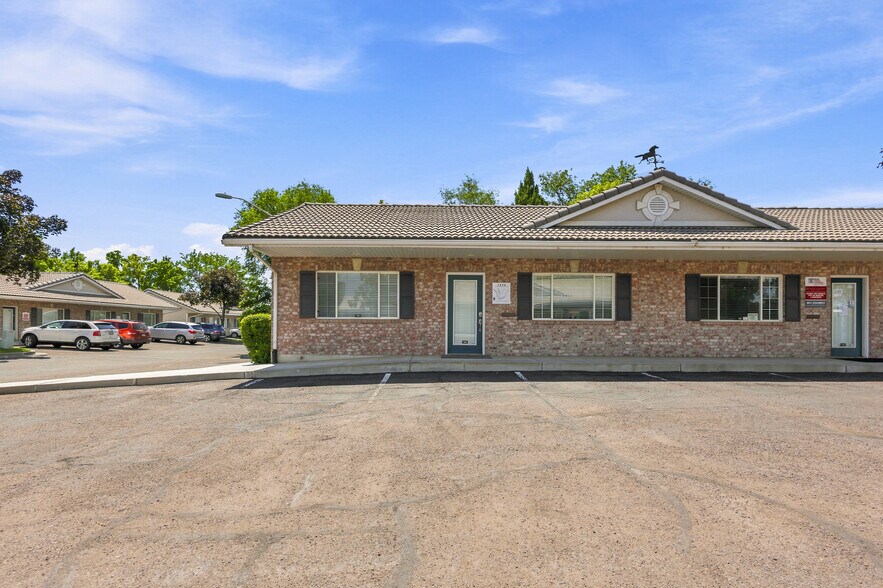 1372 S 740 E, Orem, UT à louer - Photo du bâtiment - Image 2 de 25