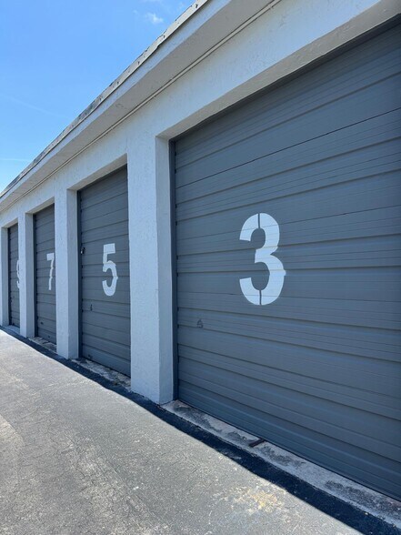 1330 S Killian Dr, Lake Park, FL à louer - Photo du bâtiment - Image 2 de 7