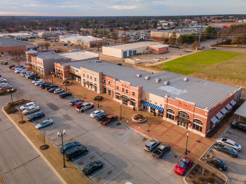 8100 Macon Station Dr, Cordova, TN for lease - Building Photo - Image 3 of 14
