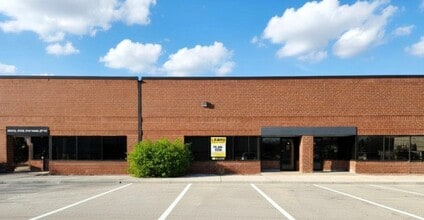 2000 Pewaukee Rd, Waukesha, WI à louer Photo du bâtiment- Image 2 de 4