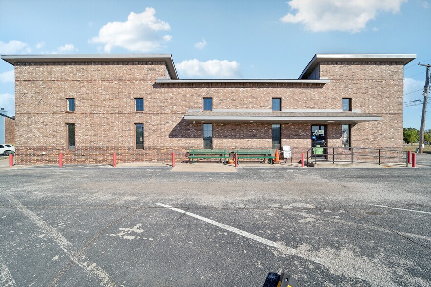 508 E A St, Jenks, OK à vendre - Photo du bâtiment - Image 3 de 9