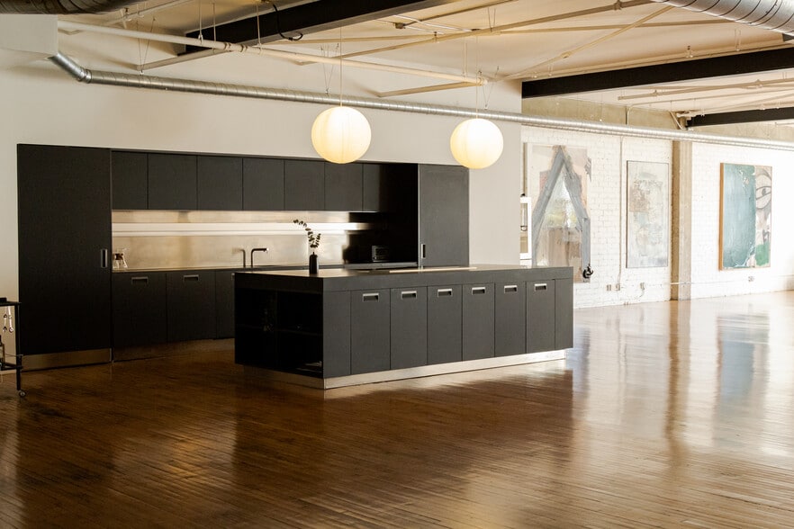 500-530 Molino St, Los Angeles, CA for lease - Building Photo - Image 1 of 8