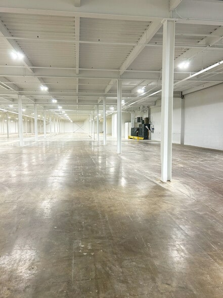 20801 Miles Rd, North Randall, OH for lease - Building Photo - Image 2 of 6