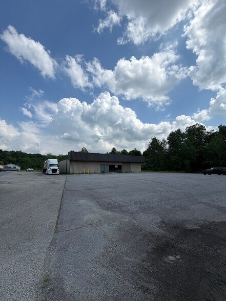 6858 Route 711, Seward, PA for lease - Building Photo - Image 3 of 10
