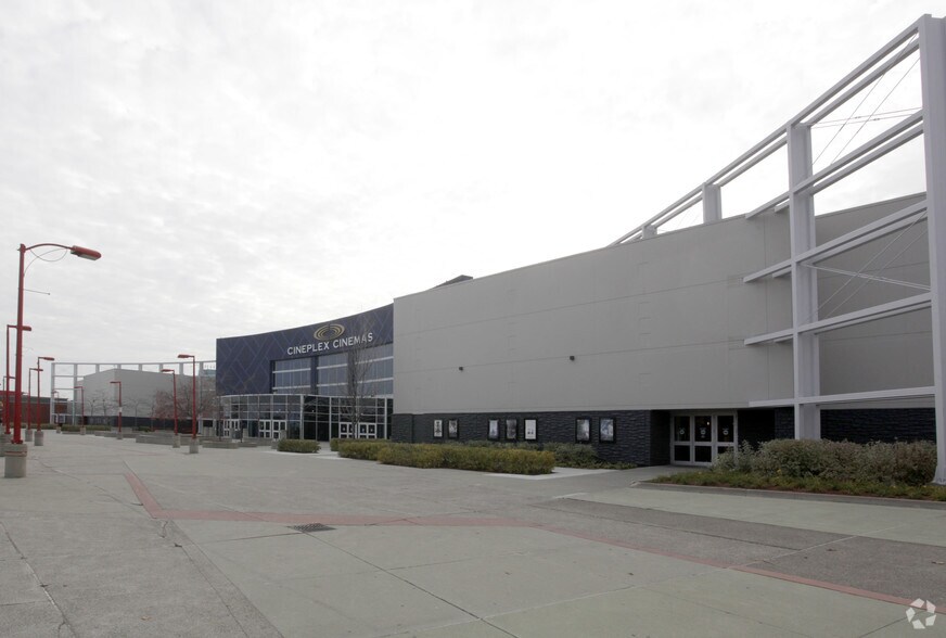 2005-2095 Winston Park Dr, Oakville, ON à louer - Photo du bâtiment - Image 3 de 17