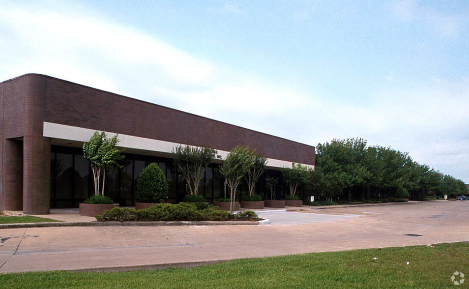 2525 W Bellfort St, Houston, TX for lease - Building Photo - Image 3 of 8