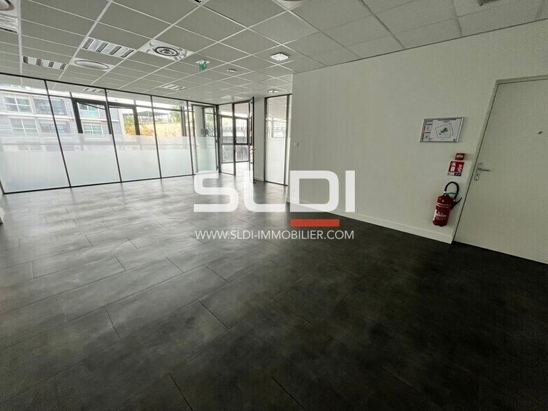 Rue Victor Lagrange, Lyon for lease - Building Photo - Image 2 of 32