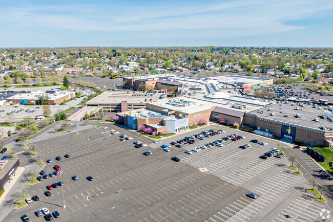 Plus de détails pour 2500 W Moreland Rd, Willow Grove, PA - Commerce de détail à louer