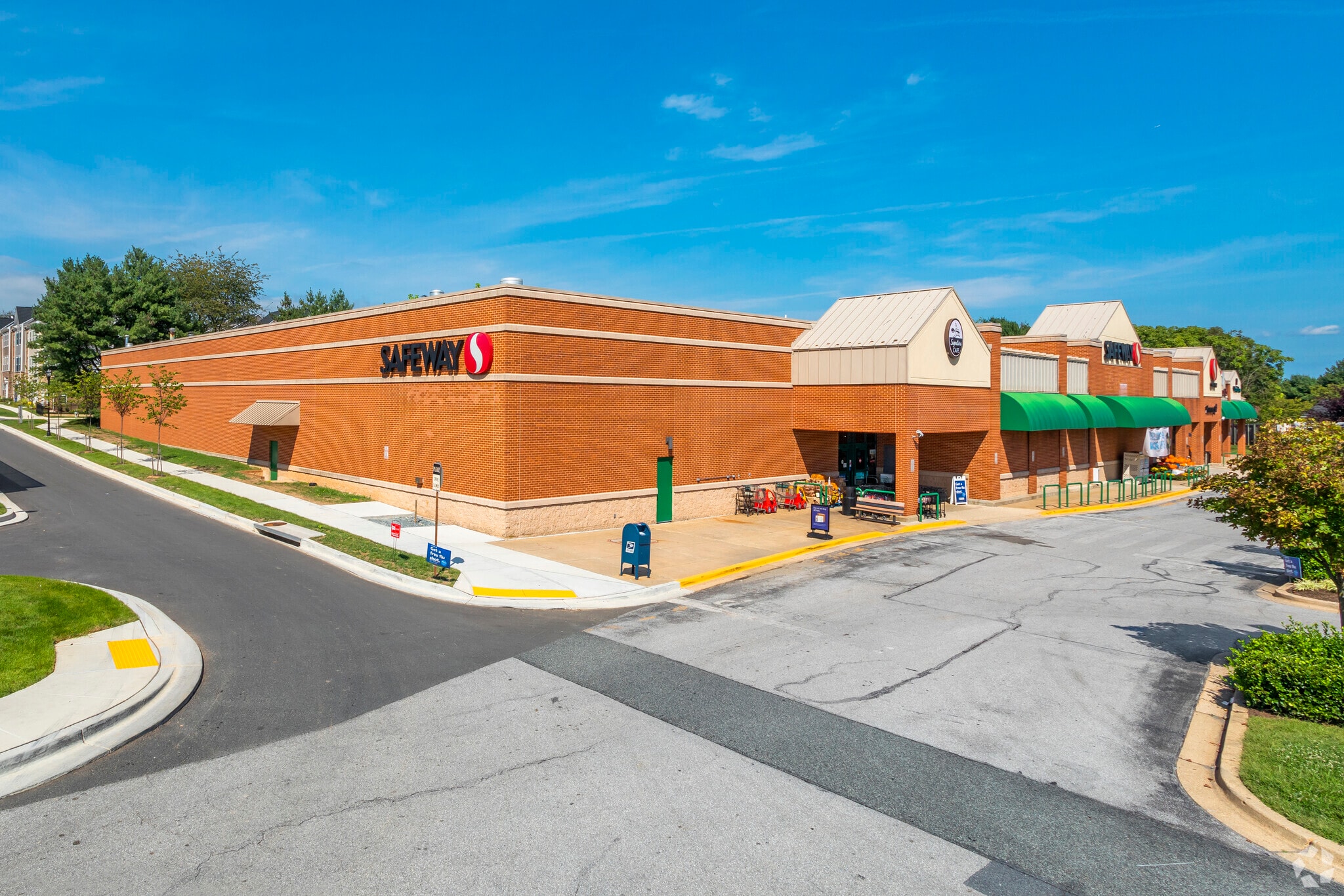 Quince Orchard Marketplace portfolio of 5 properties for sale on LoopNet.ca Primary Photo- Image 1 of 6