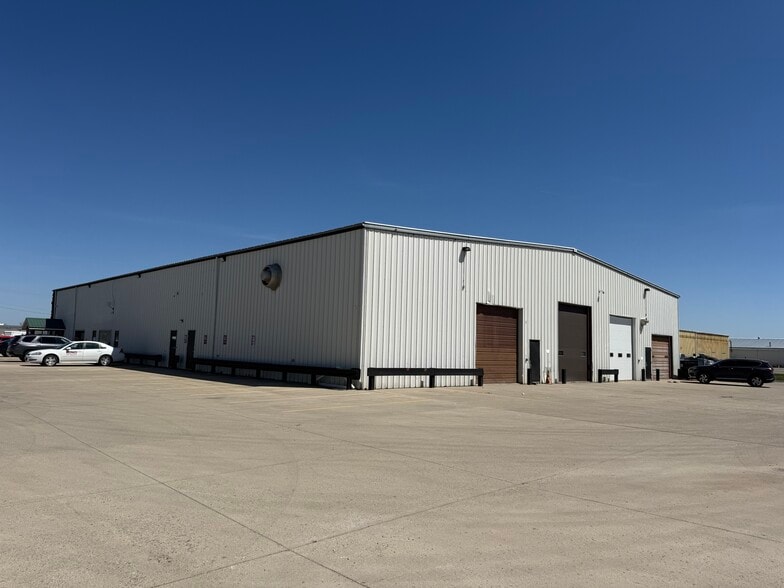2323 16th Ave S, Moorhead, MN for lease - Building Photo - Image 2 of 4