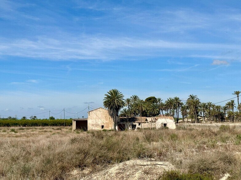 Industrial in Elche for sale - Building Photo - Image 1 of 6