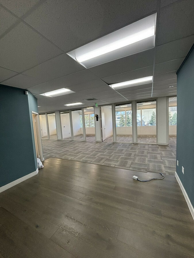 11 Embarcadero West, Oakland, CA 94607 - Unité 200 - - Photo intérieure - Image 1 of 4