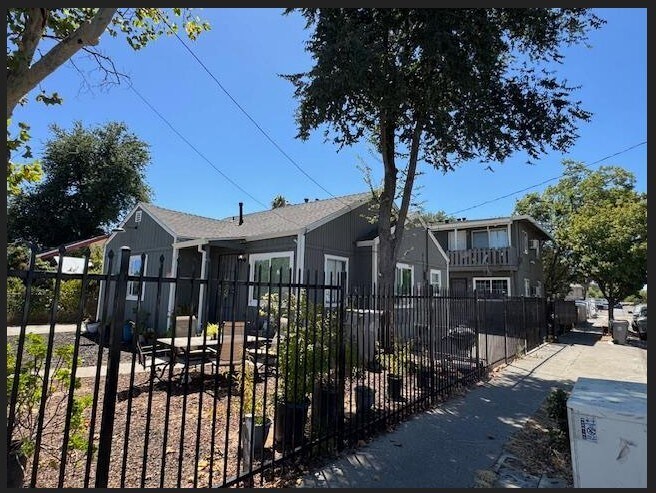 2595 Beaumont St, Sacramento, CA à vendre - Photo du bâtiment - Image 3 de 13