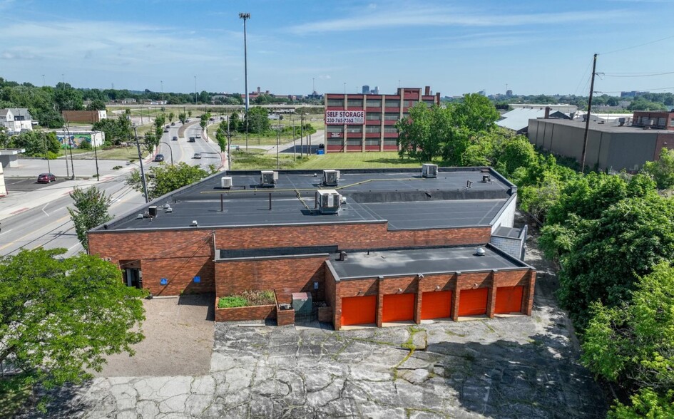 1063 S Main St, Akron, OH for lease - Building Photo - Image 1 of 8