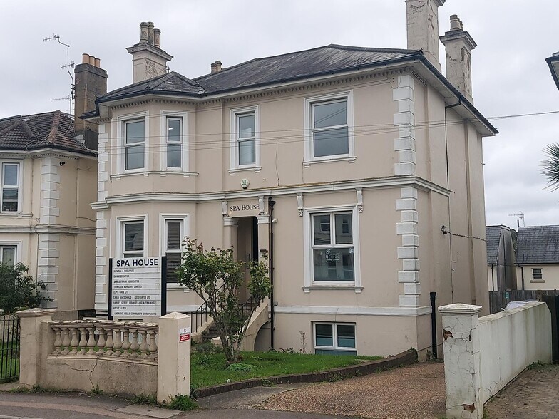 18 Upper Grosvenor Rd, Tunbridge Wells à louer - Photo du bâtiment - Image 3 de 3