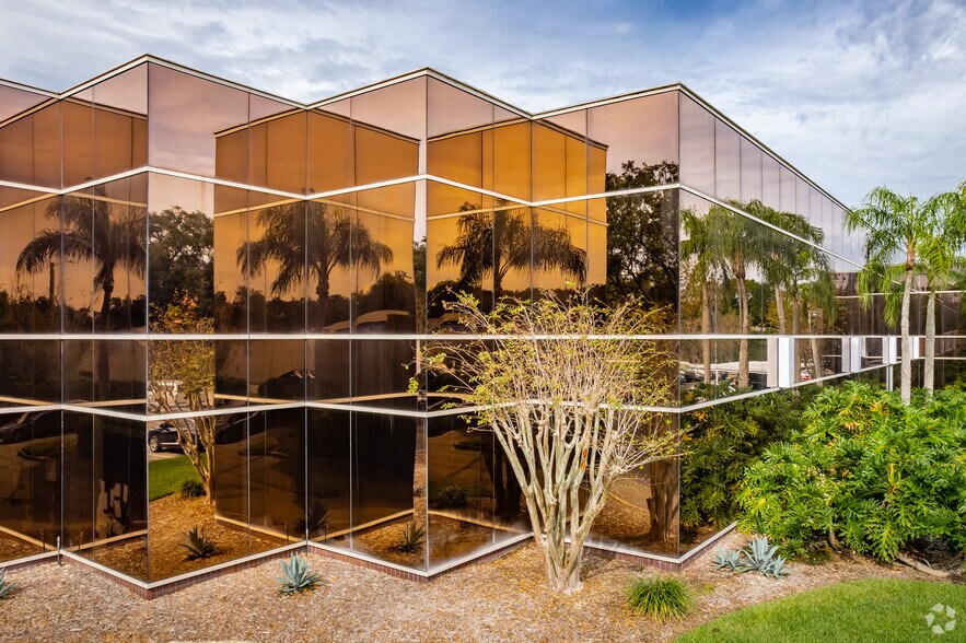 3903 Northdale Blvd, Tampa, FL à louer - Photo du bâtiment - Image 2 de 5