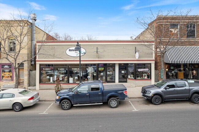 Plus de détails pour 111-113 Cascade St, Osceola, WI - Commerce de détail à vendre