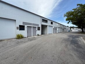 1775 Blount Rd, Pompano Beach, FL à vendre Photo du bâtiment- Image 2 de 15