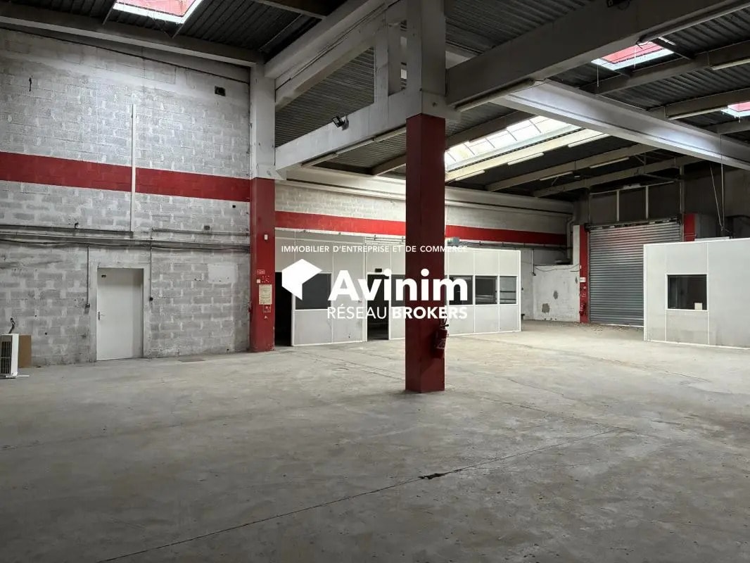 Industrial in Vitrolles for lease Building Photo- Image 1 of 10