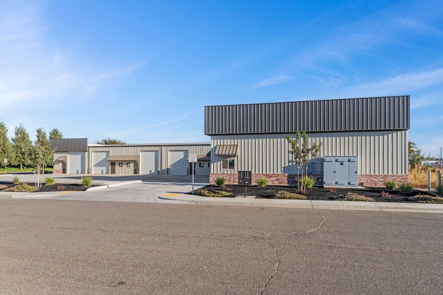 991 Premier Dr, Ceres, CA for lease - Building Photo - Image 3 of 4