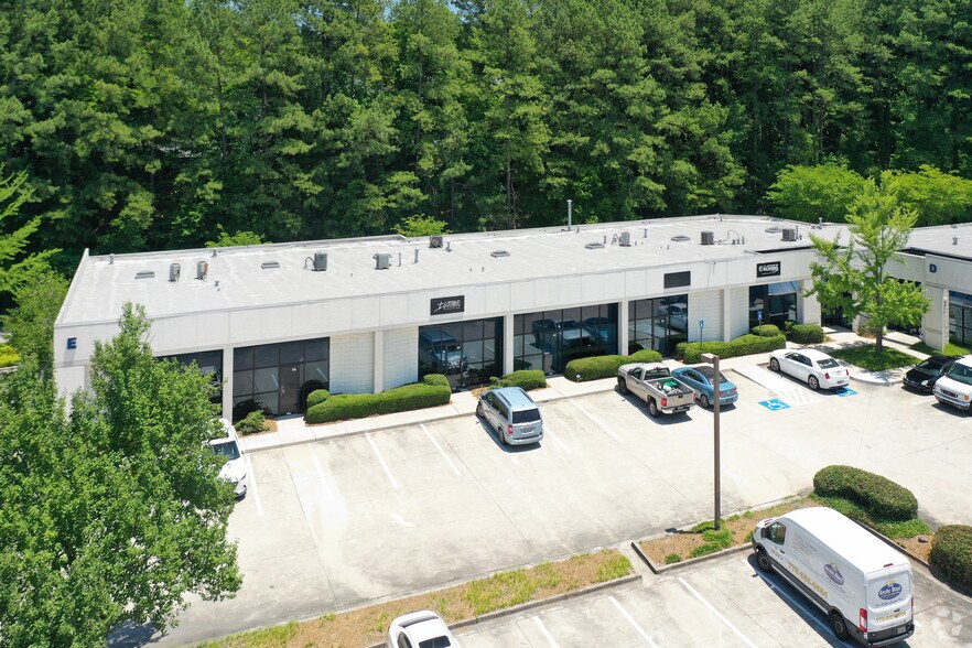 6500 McDonough Dr, Norcross, GA à louer - Photo du bâtiment - Image 3 de 4
