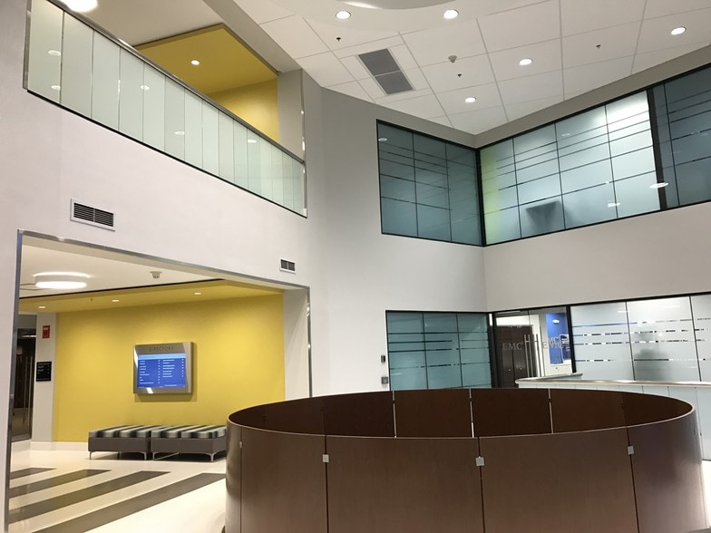 950 Breckenridge Ln, Louisville, KY for lease - Interior Photo - Image 3 of 4