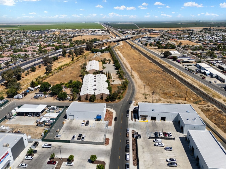 1833 Glenwood St, Delano, CA for sale - Building Photo - Image 2 of 18