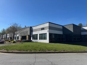 3800 Camp Creek Pky SW, Atlanta, GA for lease Building Photo- Image 2 of 6