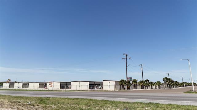 102 Camino Nuevo, Laredo, TX à vendre - Photo du bâtiment - Image 2 de 18