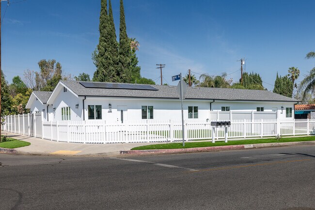 Plus de détails pour 8004 Shirley Ave, Reseda, CA - Multi-résidentiel à vendre