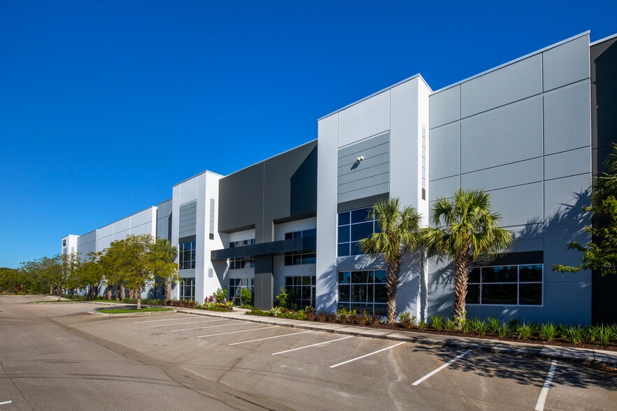 20351 Sheridan St, Fort Lauderdale, FL for lease - Building Photo - Image 2 of 13