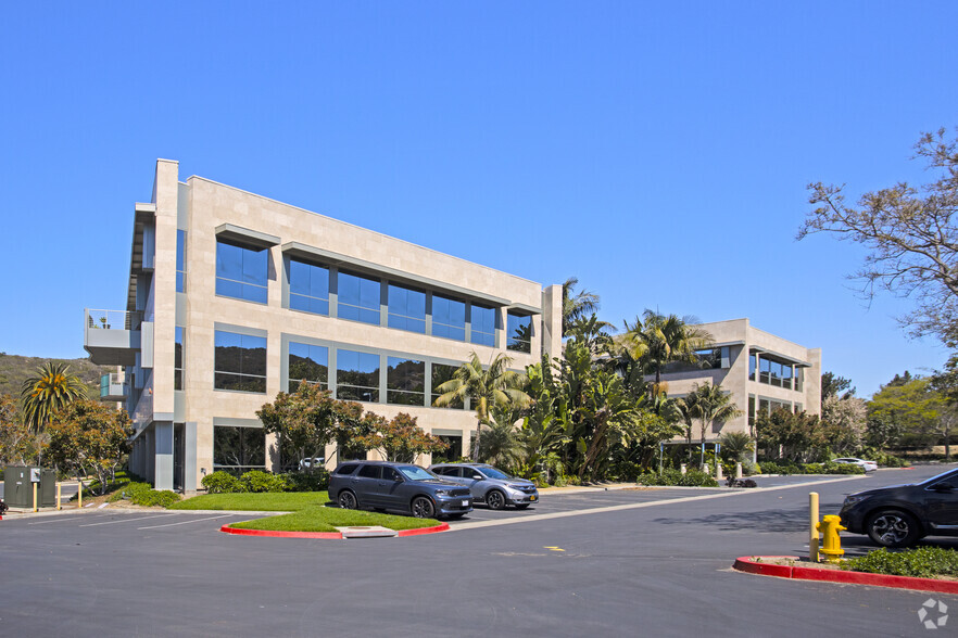 1525 Faraday Ave, Carlsbad, CA à louer - Photo du bâtiment - Image 1 de 7