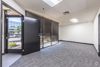 2530 E Corporate Pl, Monterey Park, CA à louer Photo intérieure- Image 2 de 10