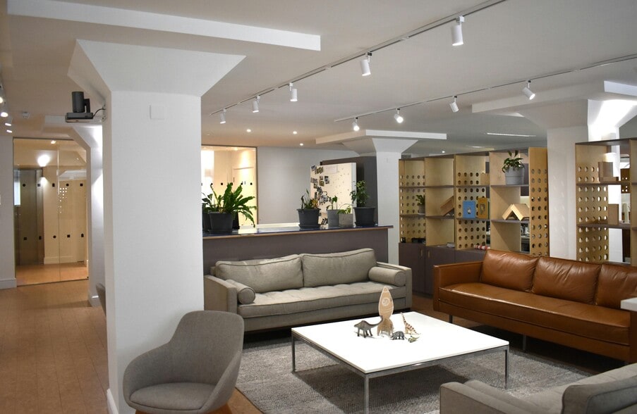 45 Curlew St, London for lease - Building Photo - Image 2 of 8