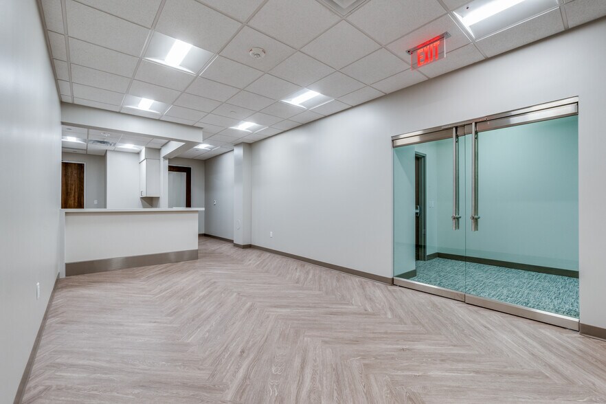 11970 N Central Expy, Dallas, TX à louer - Photo du bâtiment - Image 3 de 9