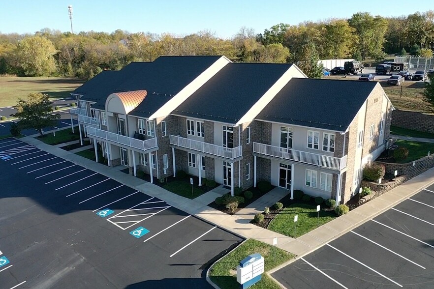 4041 NE Lakewood Way, Lee's Summit, MO for sale - Building Photo - Image 2 of 12