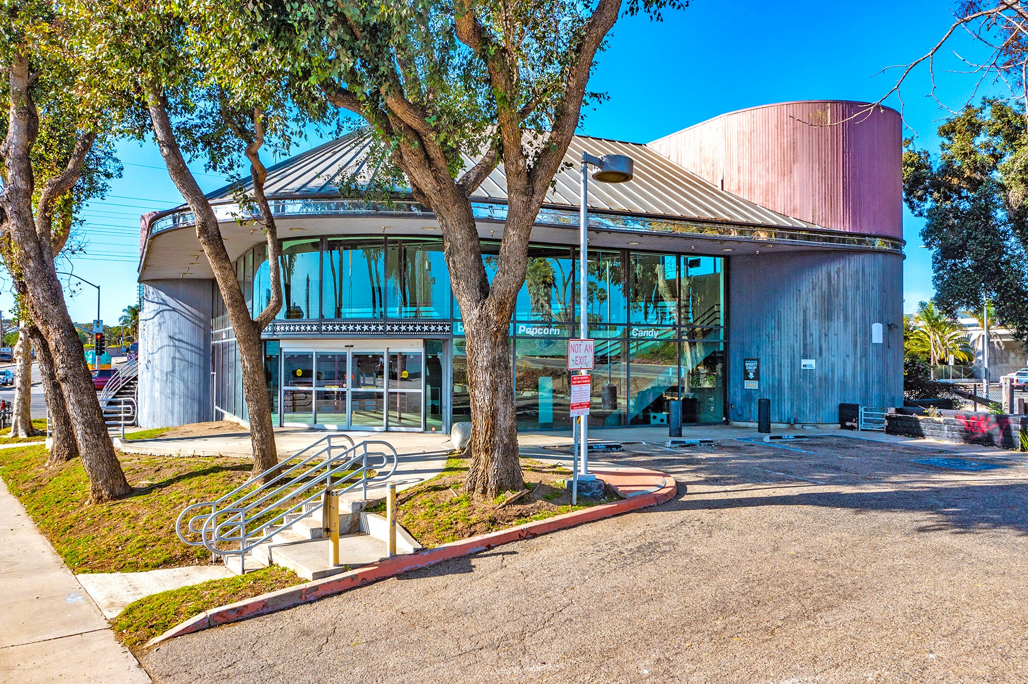 5801 Valentine Rd, Ventura, CA à louer Photo du bâtiment- Image 1 de 8