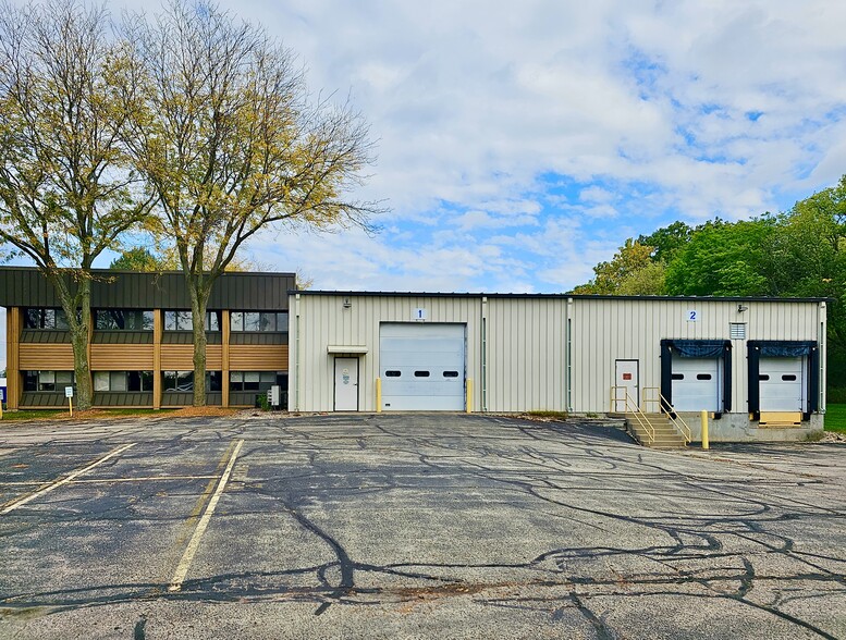 490 N Burr Oak Ave, Oregon, WI à vendre - Photo du bâtiment - Image 1 de 1