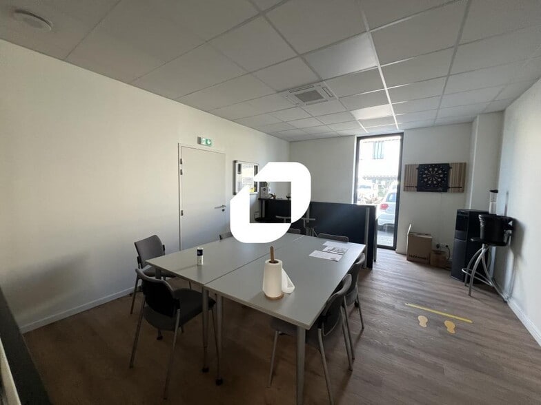 Flex in Hallennes-lez-Haubourdin for lease - Interior Photo - Image 2 of 9