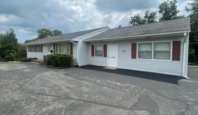 Plus de détails pour 3633 Old Forest Rd, Lynchburg, VA - Bureau à vendre