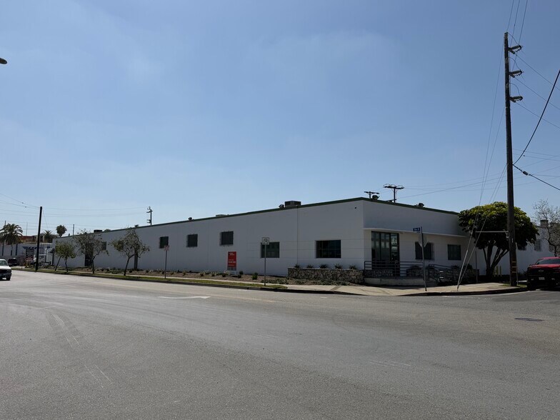 11100 Hindry Ave, Los Angeles, CA à louer - Photo du bâtiment - Image 1 de 2