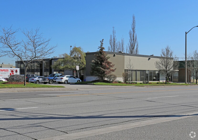 208 Evans Ave, Toronto, ON à louer - Photo principale - Image 3 de 8