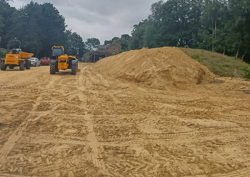 870A Station Rd, Dormansland for sale - Primary Photo - Image 1 of 3