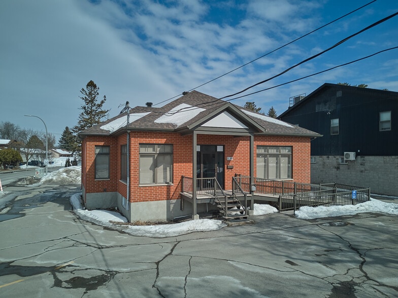1120 Boul Du Curé-Labelle, Blainville, QC for lease - Primary Photo - Image 1 of 4